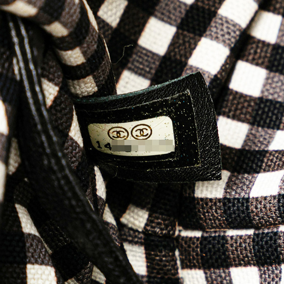 CHANEL Black Leather Logo Bag - Picture 11 of 13